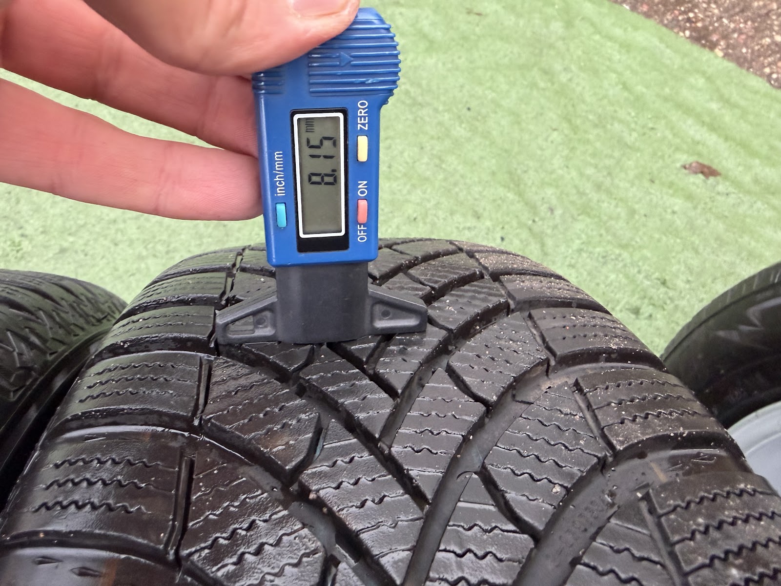 Semperit 215/65 R17 - Image 2