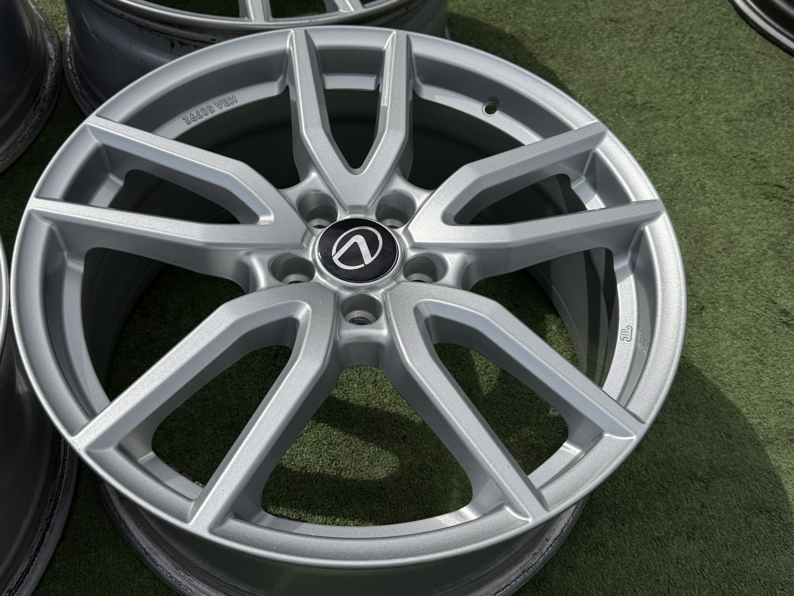 Lexus 8J, ET45 - Image 3