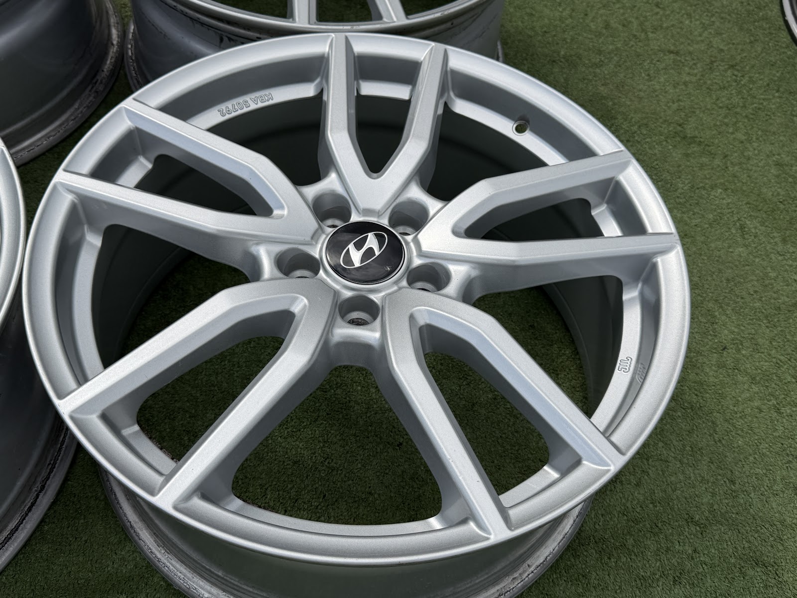 Hyundai 8J, ET45 - Image 3
