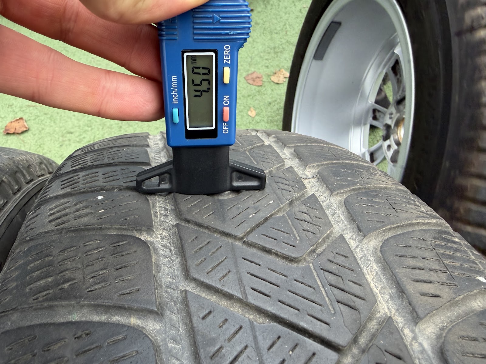 Pirelli 235/55 R19 - Image 4
