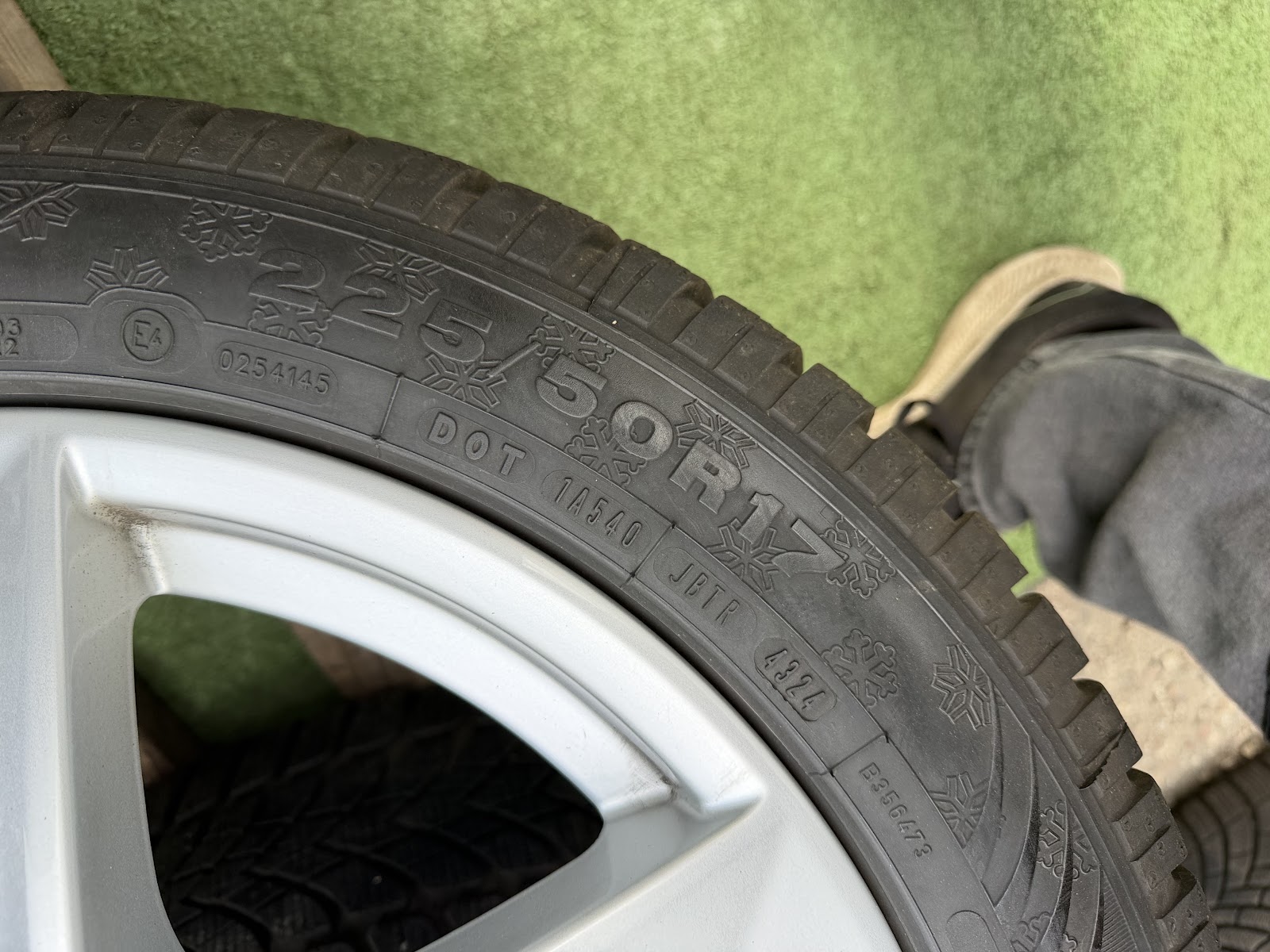 Dunlop 225/50 R17 - Image 13
