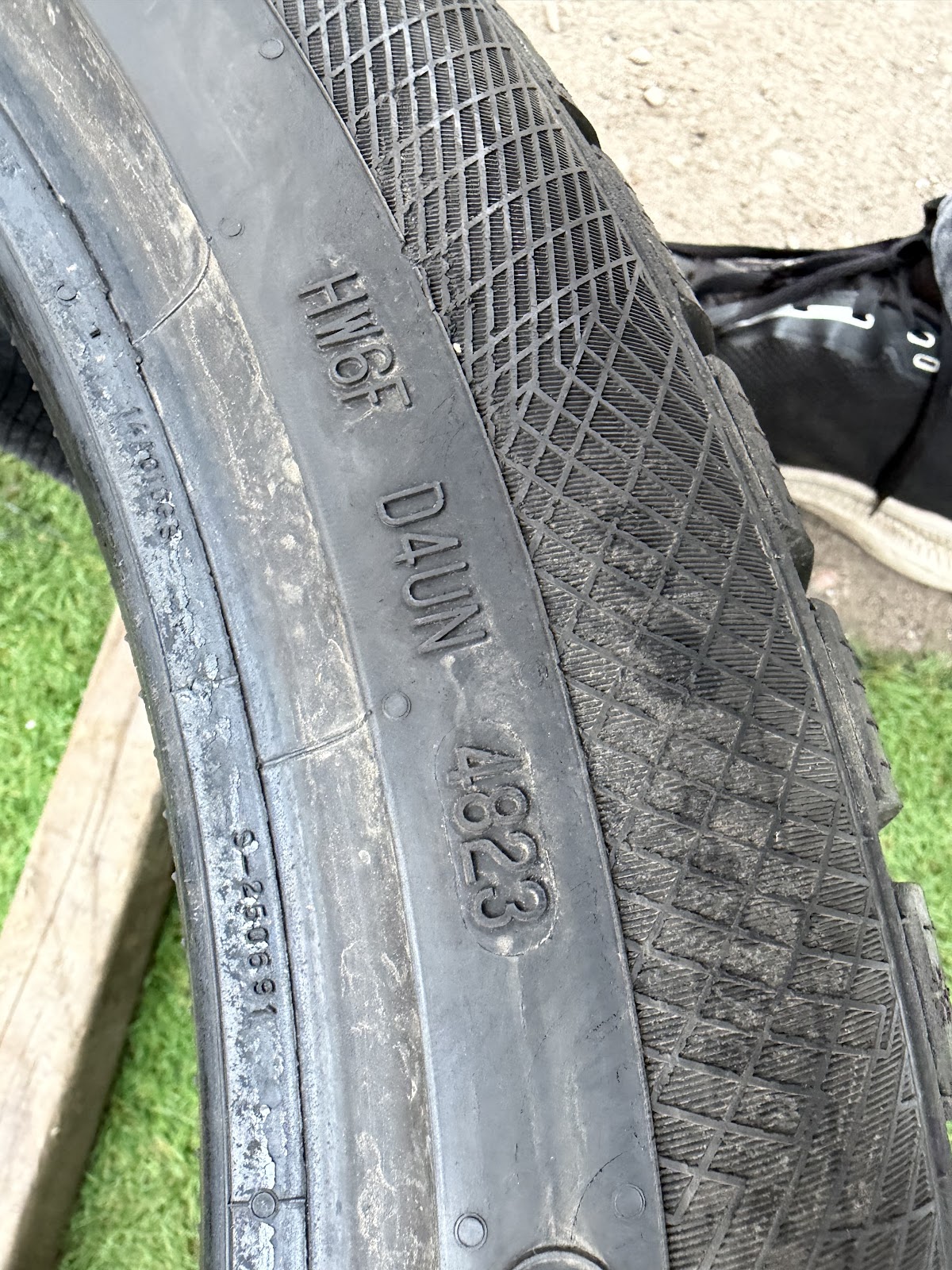 Continental 265/40 R22 - Image 10