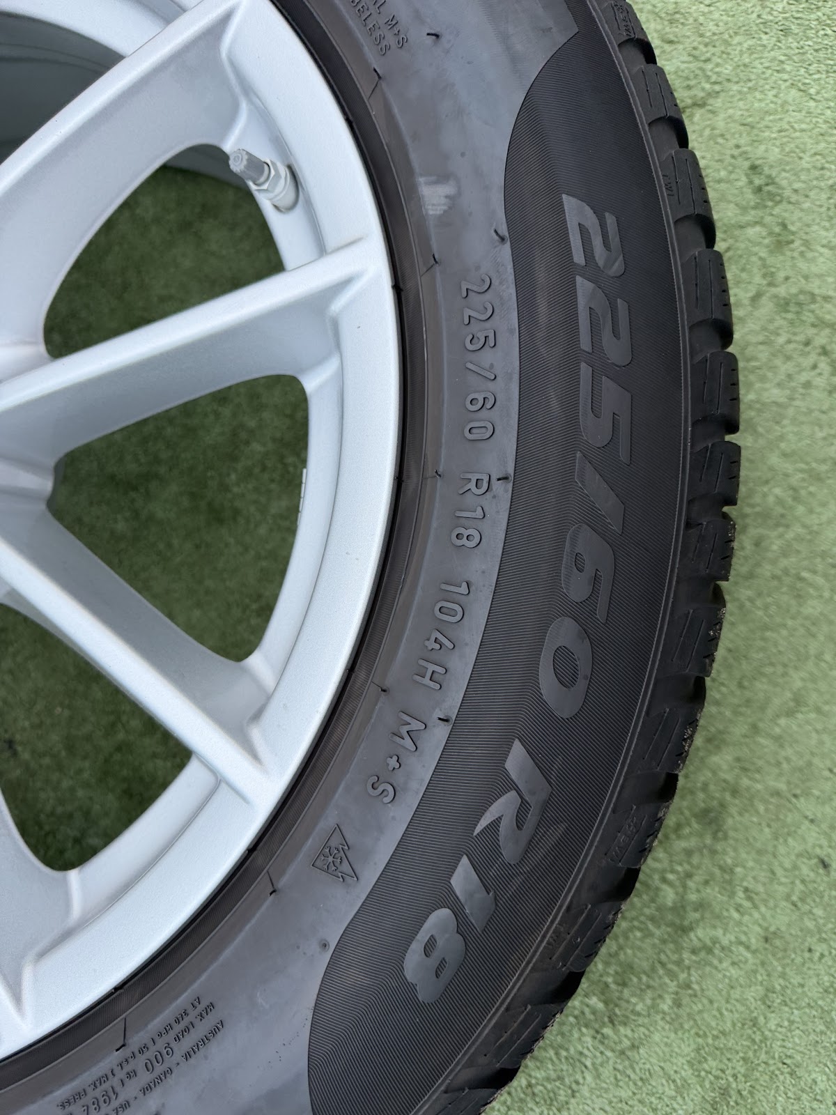 Pirelli 225/60 R18 - Image 8