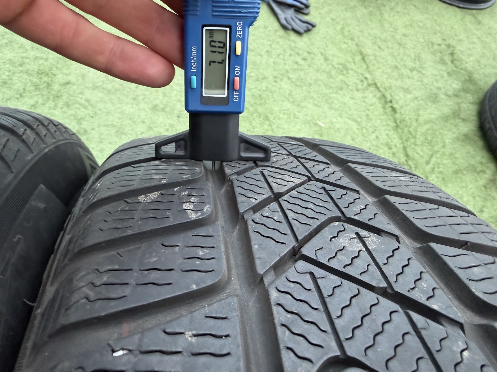 Pirelli 225/60 R18 - Image 5