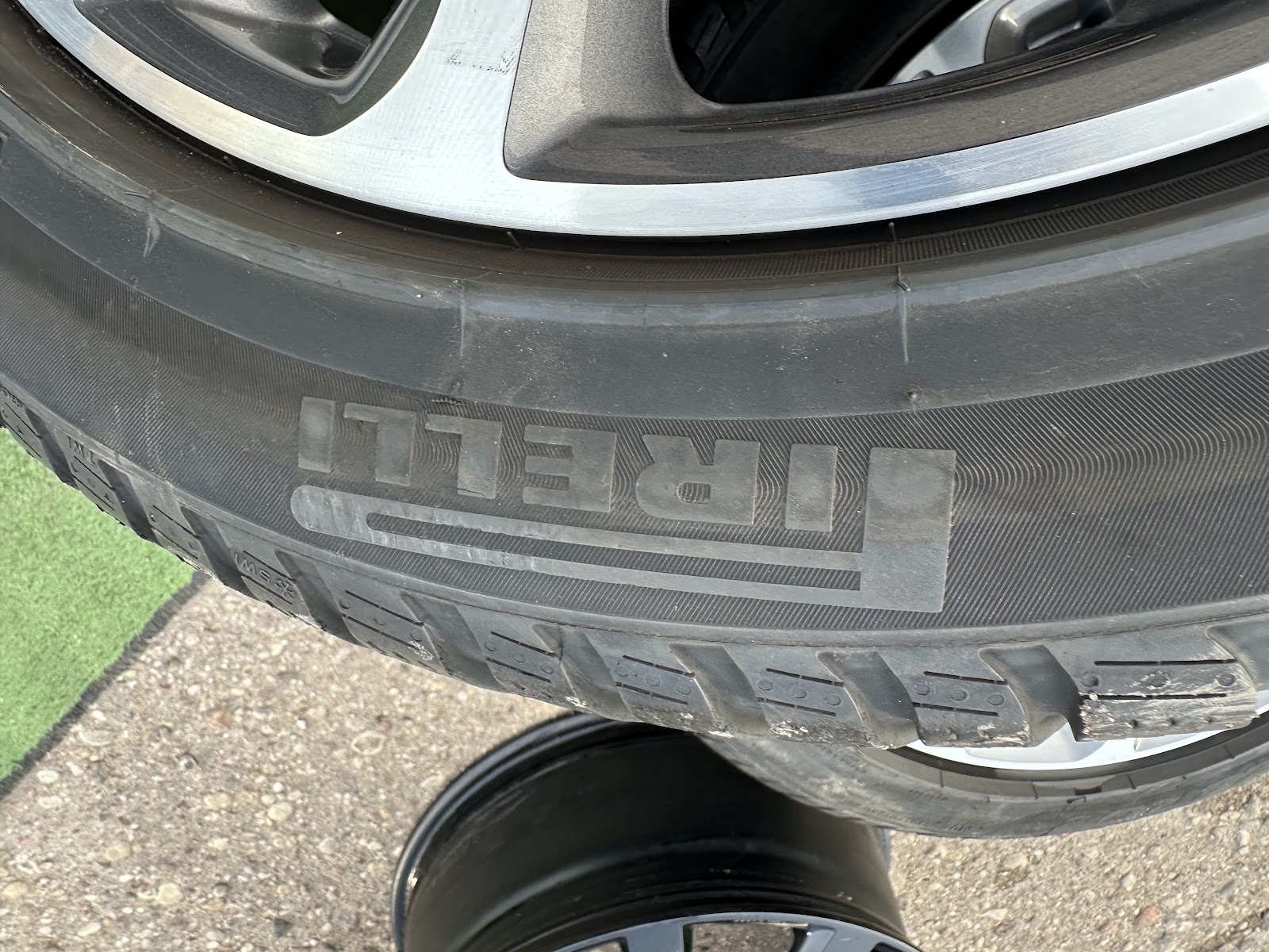 Pirelli 275/40 R18 - Image 5
