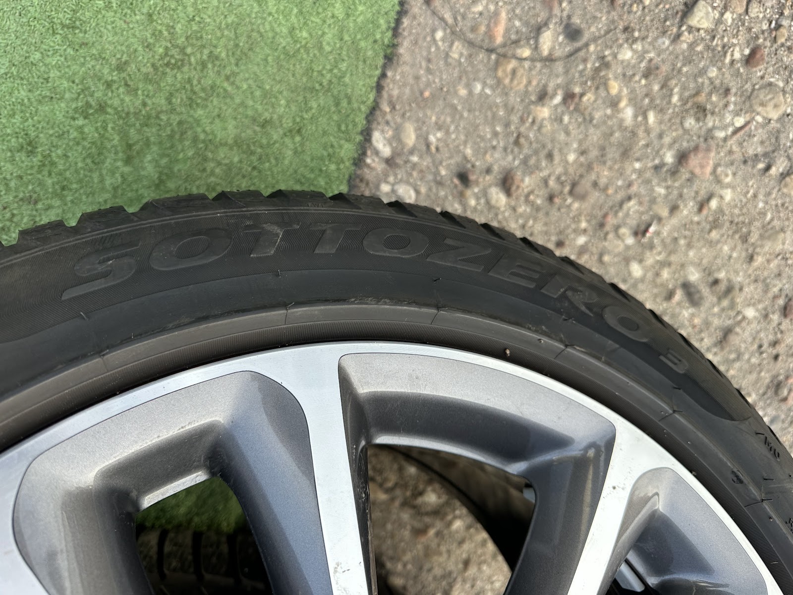 Pirelli 275/40 R18 - Image 8