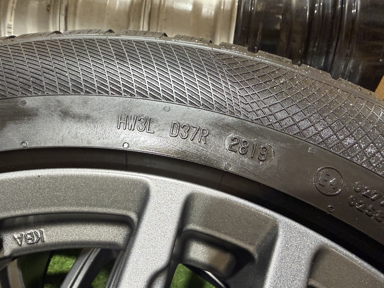Continental 235/55 R18 - Image 7